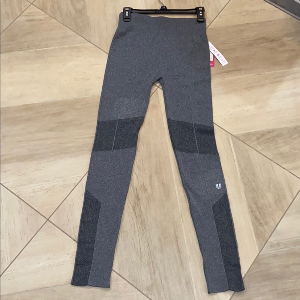 Grey Seamless leggings. never worn with tags